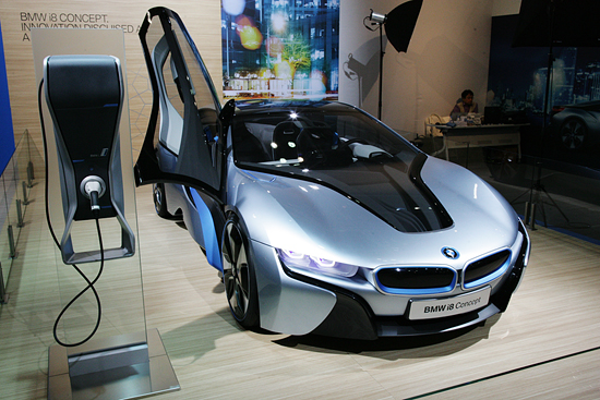'2013서울모터쇼를 빛낸 베스트카 그린카' 부문에 선정된 BMW i8
