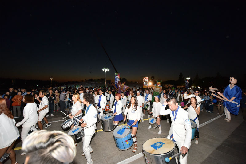 지난 3일 저녁 축제의 열기를 배가시키는 이동형 음악공연과 불꽃공연이 펼쳐져 시민들에게 축제의 밤을 선사했다.