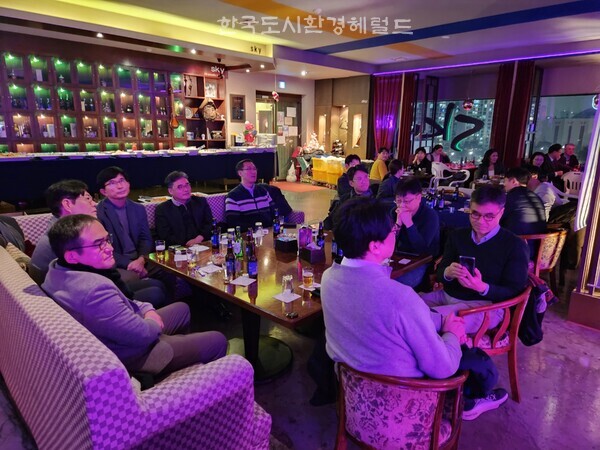 [사진: 건국대학교 미래지식교육원 도시정비 관련 과정내 교수진도 자리를 빛냈다]