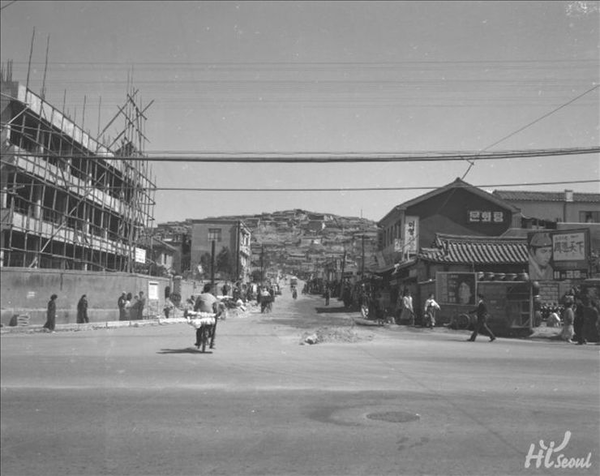 [사진: 1960년대 성동구 금호동 모습, 자료: 서울시]